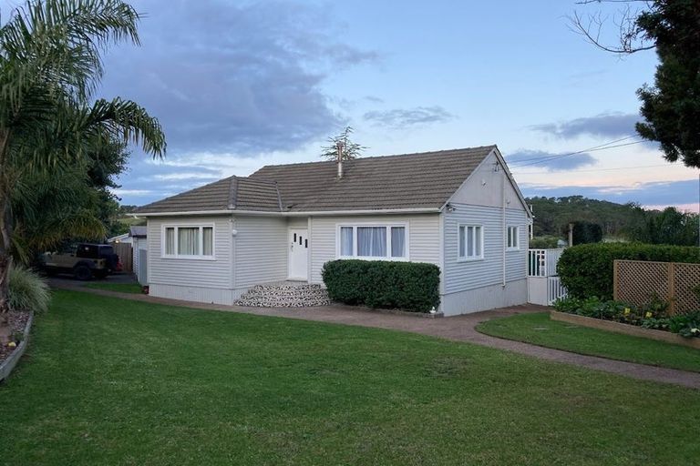 Photo of property in 18 Kent Terrace, Riverhead, 0820