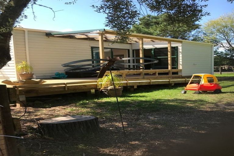 Photo of property in 301 Riverhead Road, Riverhead, Kumeu, 0892