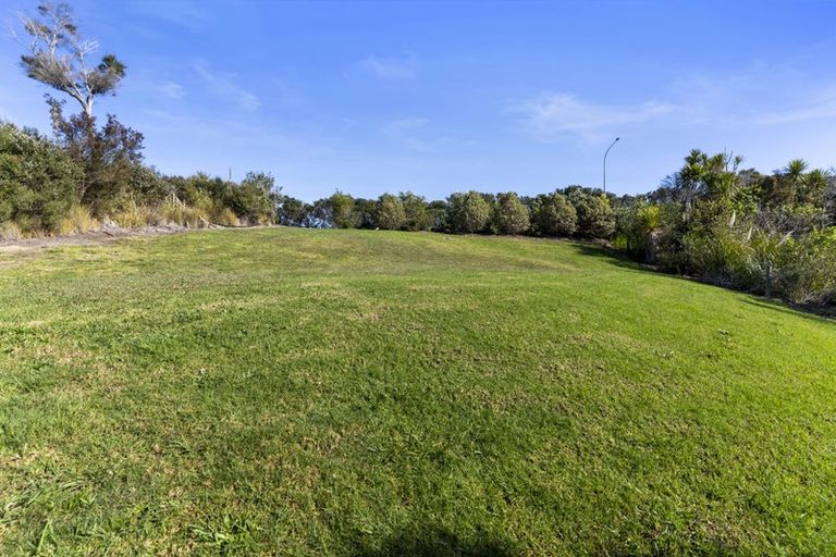 Photo of property in 1119b Whangaparaoa Road, Tindalls Beach, Whangaparaoa, 0930