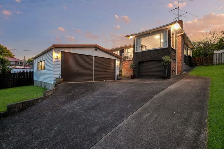 Photo of property in 4 Merville Avenue, Te Atatu South, Auckland, 0610
