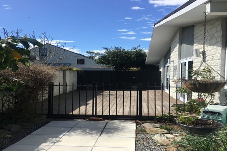 Photo of property in 11 Hanover Place, Ilam, Christchurch, 8041