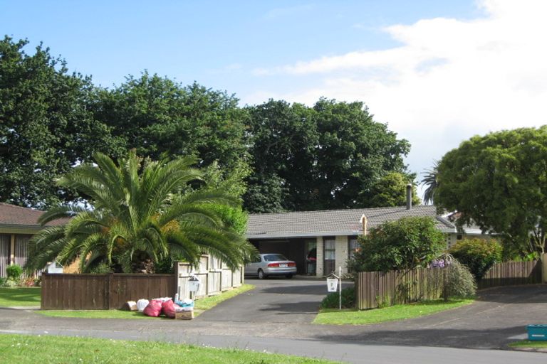 Photo of property in 2/7 Tulloch Place, Conifer Grove, Takanini, 2112