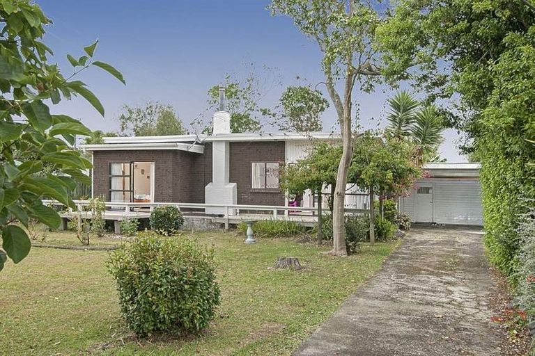 Photo of property in 21 Ranui Station Road, Ranui, Auckland, 0612