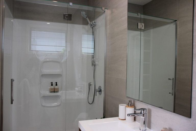 Photo of property in 18 Rauriki Lane, Rosehill, Papakura, 2113