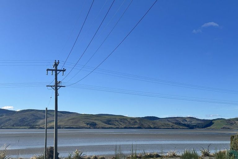 Photo of property in 22 Antrim Street, Waikawa, Tokanui, 9884