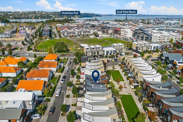Photo of property in 12 Cochrane Road, Hobsonville, Auckland, 0616