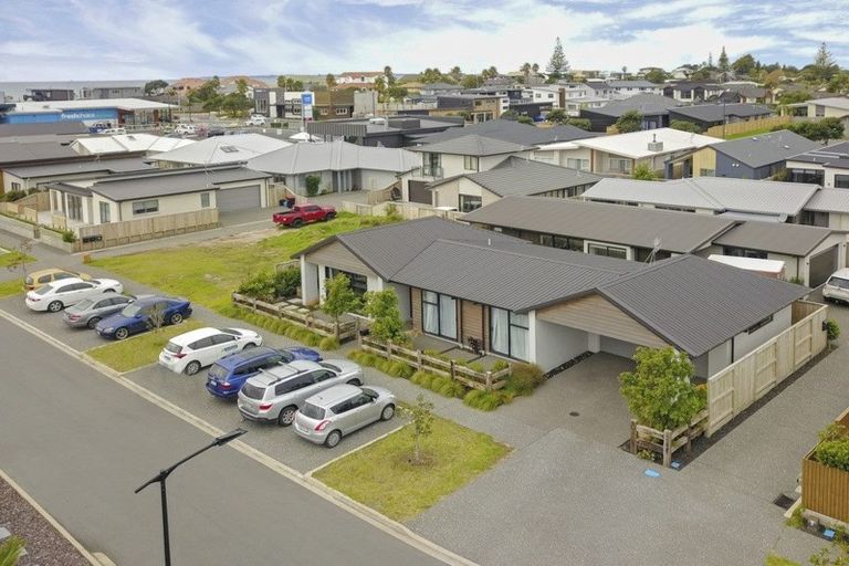 Photo of property in 23 Hugo Way, Papamoa Beach, Papamoa, 3118