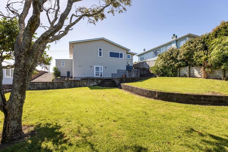 Photo of property in 25 Birdwood Avenue, Moturoa, New Plymouth, 4310