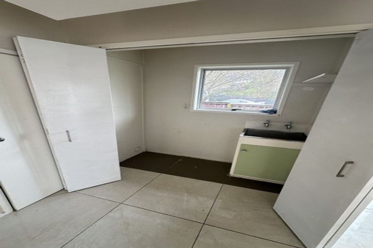 Photo of property in 1/3 Forsythe Place, Massey, Auckland, 0614