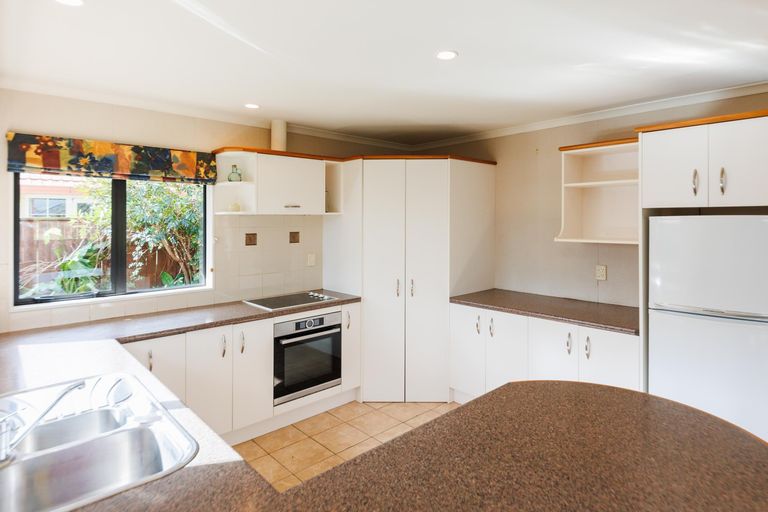 Photo of property in 1 Alpine Grove, Kelvin Grove, Palmerston North, 4414