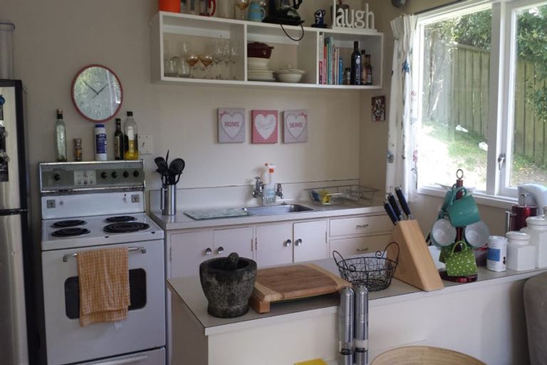 Photo of property in 2/17 Huntingdon Street, Northland, Wellington, 6012