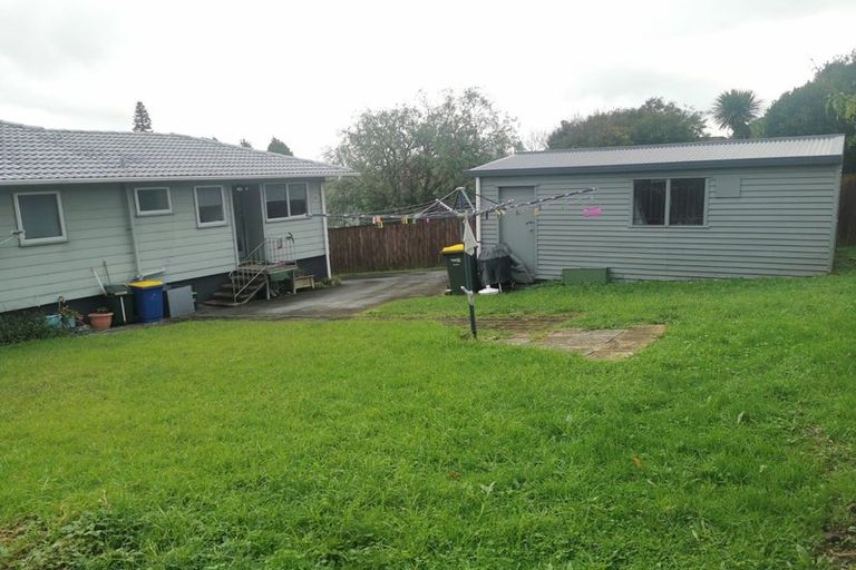 Photo of property in 8 Pahi Place, West Harbour, Auckland, 0618