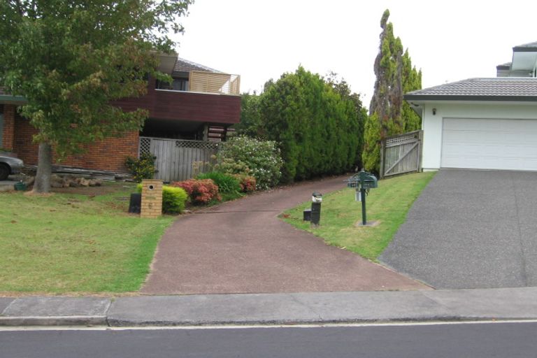 Photo of property in 8 Cherub Place, West Harbour, Auckland, 0618