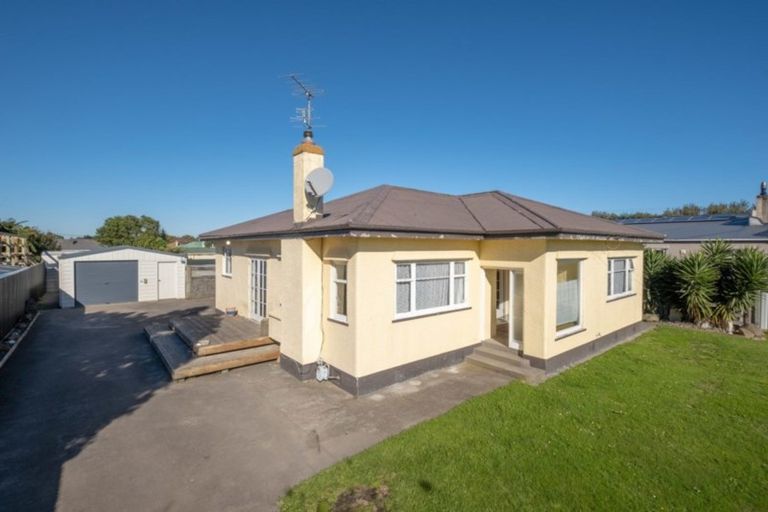 Photo of property in 2 Collins Street, Hawera, 4610