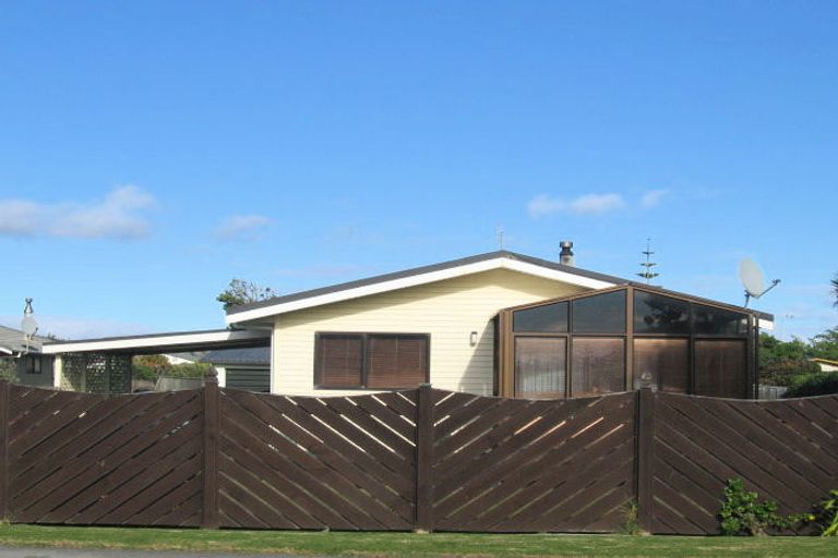 Photo of property in 5 Manuka Street, Otaki Beach, Otaki, 5512