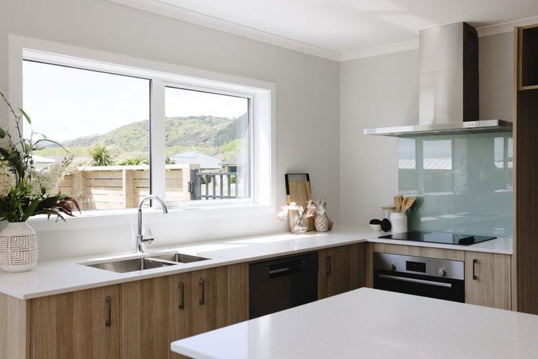 Photo of property in 27 Awatea Avenue, Paraparaumu, 5032