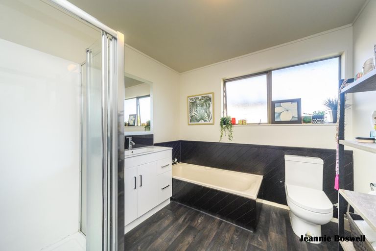 Photo of property in 34 Dahlstrom Grove, Kelvin Grove, Palmerston North, 4414