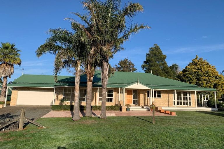 Photo of property in 154 Awa Road, Kumeu, 0891