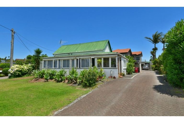Photo of property in 12 Marie Avenue, Red Beach, 0932