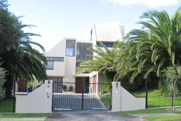 Photo of property in 17 Malloy Place, Eastern Beach, Auckland, 2012
