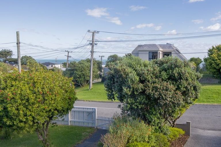 Photo of property in 137 Seaview Road, Paraparaumu Beach, Paraparaumu, 5032