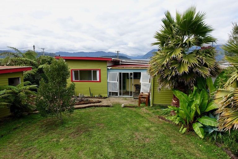 Photo of property in 13 Wharf Road, Karamea, 7893