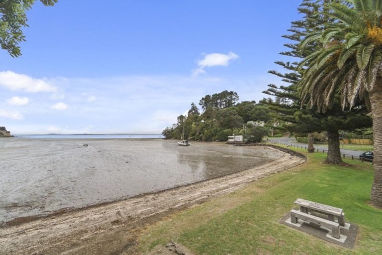 Photo of property in 8 Western Road, Laingholm, Auckland, 0604