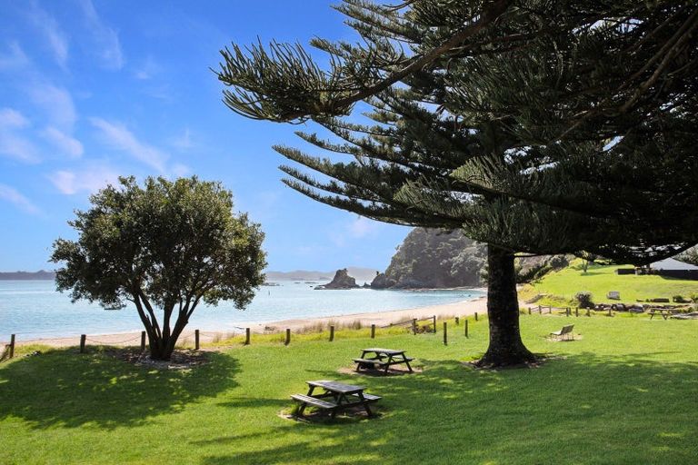 Photo of property in 17 Tapeka Heights Lane, Russell, 0202