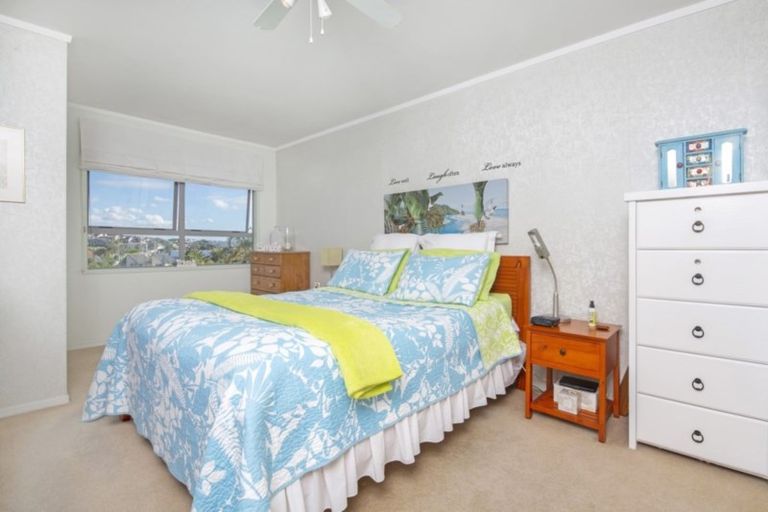 Photo of property in 2/86 Takutai Avenue, Half Moon Bay, Auckland, 2012