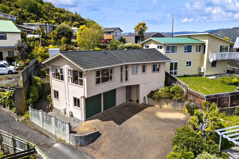 Photo of property in 13 Hibiscus Grove, Maungaraki, Lower Hutt, 5010