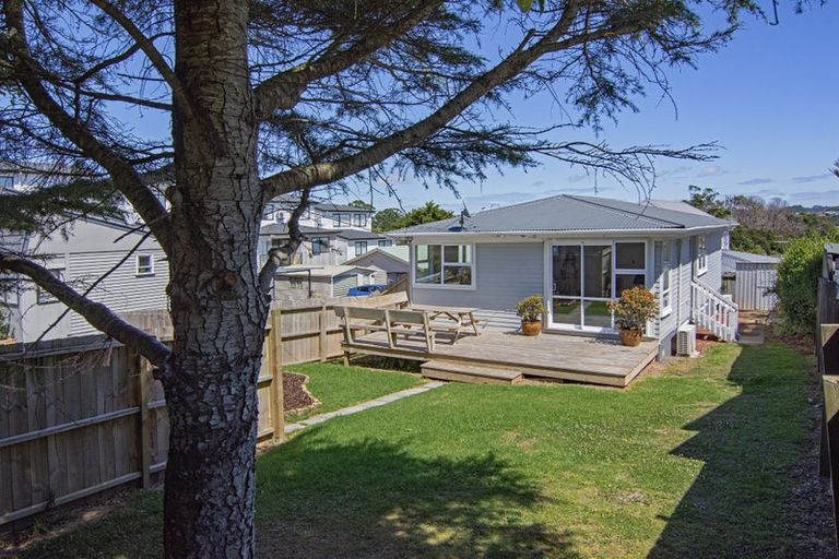 Photo of property in 1/862 East Coast Road, Northcross, Auckland, 0630