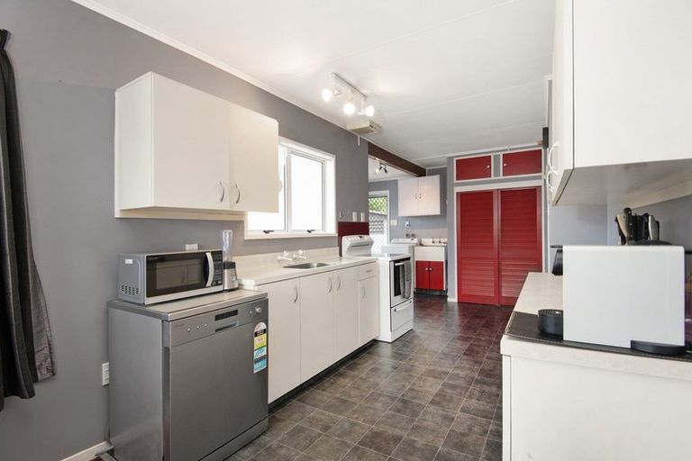 Photo of property in 42 Abraham Crescent, Milson, Palmerston North, 4414