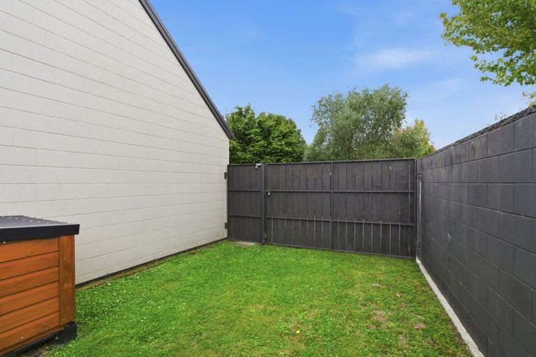 Photo of property in 6 Dunrobin Place, Avonhead, Christchurch, 8042