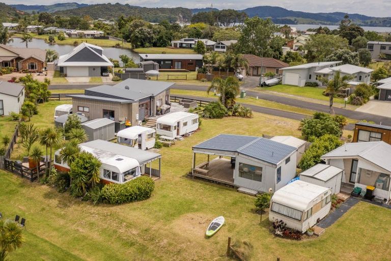 Photo of property in 27 Motukorure Parade, Cooks Beach, Whitianga, 3591