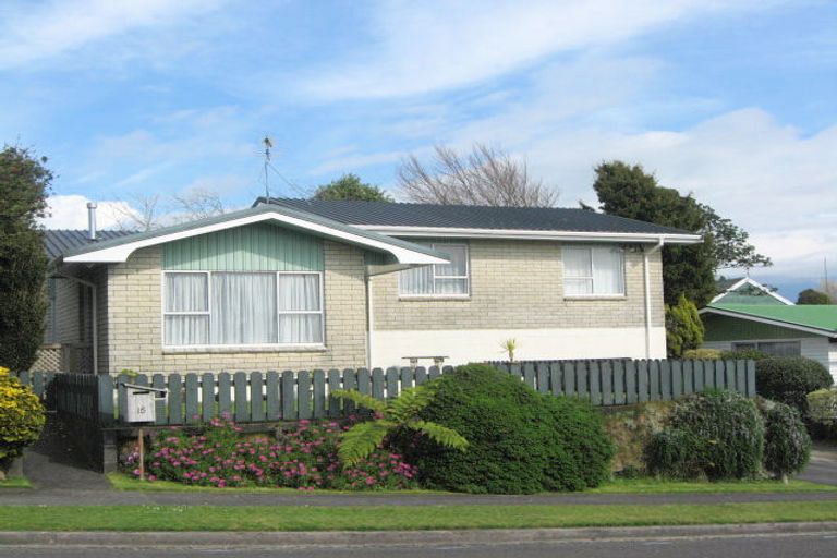 Photo of property in 15 Fairfax Terrace, Frankleigh Park, New Plymouth, 4310