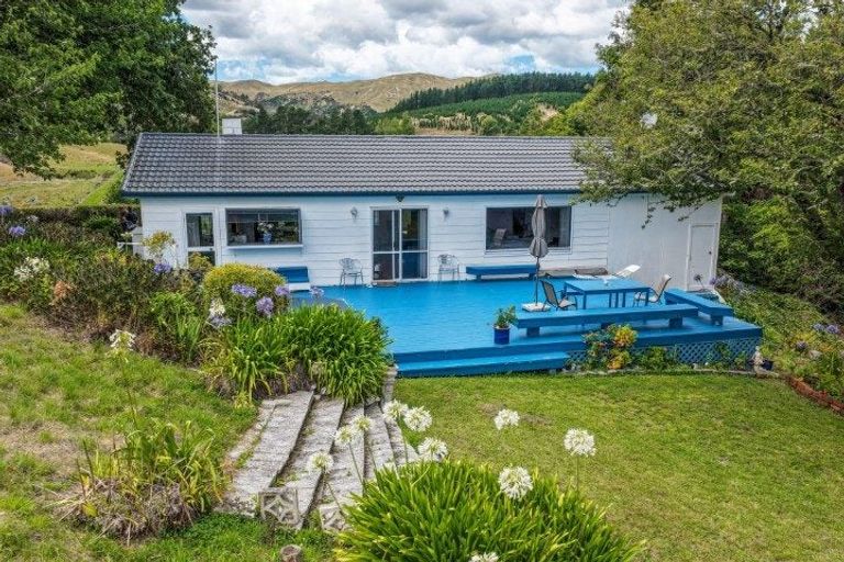 Photo of property in 1664 Kahuranaki Road, Kahuranaki, Havelock North, 4295