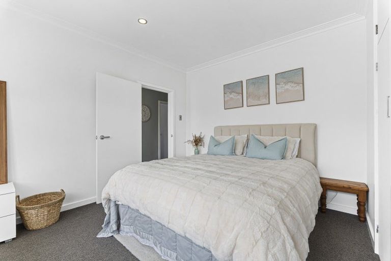 Photo of property in 130 Seaview Road, Westown, New Plymouth, 4310