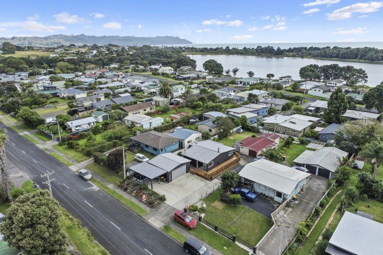 Photo of property in 18 Athenree Road, Athenree, Katikati, 3177