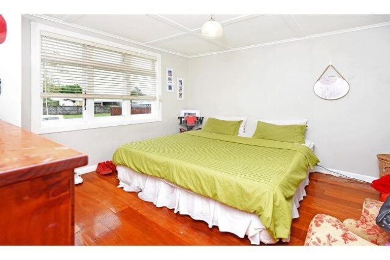 Photo of property in 2 Mckean Avenue, Manurewa, Auckland, 2102