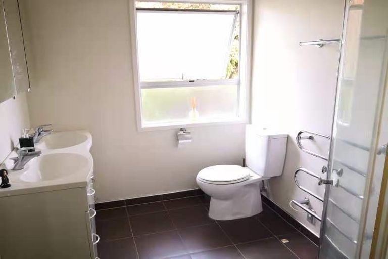 Photo of property in 129 Oaktree Avenue, Browns Bay, Auckland, 0630