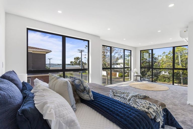 Photo of property in 24a Tamaki Bay Drive, Pakuranga, Auckland, 2010