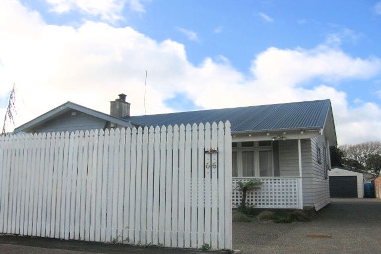Photo of property in 65 Shamrock Street, Takaro, Palmerston North, 4412