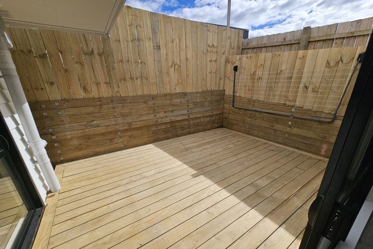 Photo of property in 4f Hepburn Road, Glendene, Auckland, 0602