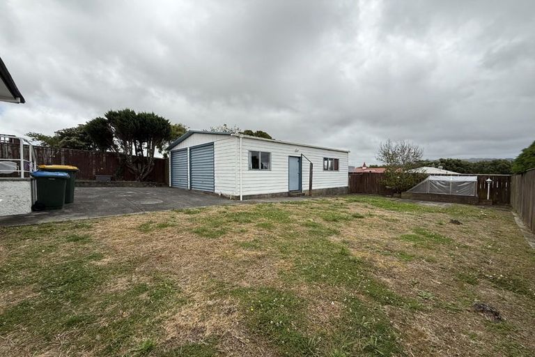 Photo of property in 15 Natone Street, Waitangirua, Porirua, 5024