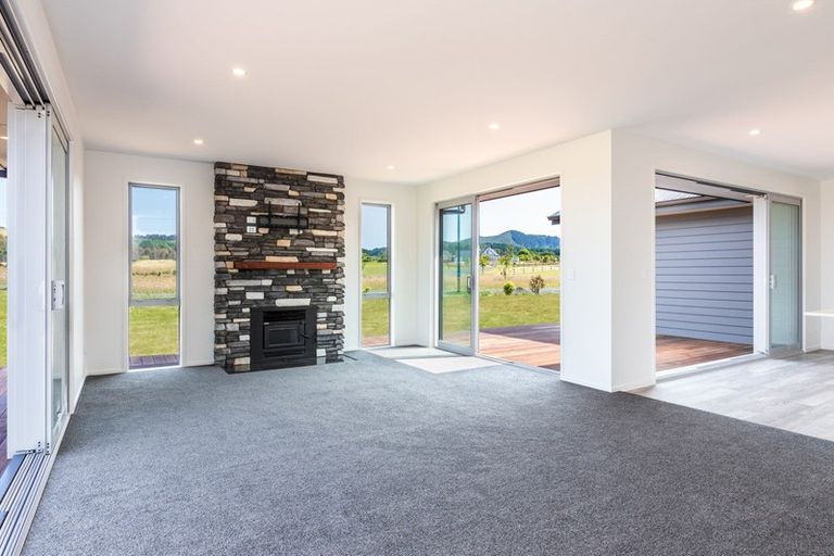 Photo of property in 10 Lancewood Way, Kinloch, Taupo, 3377