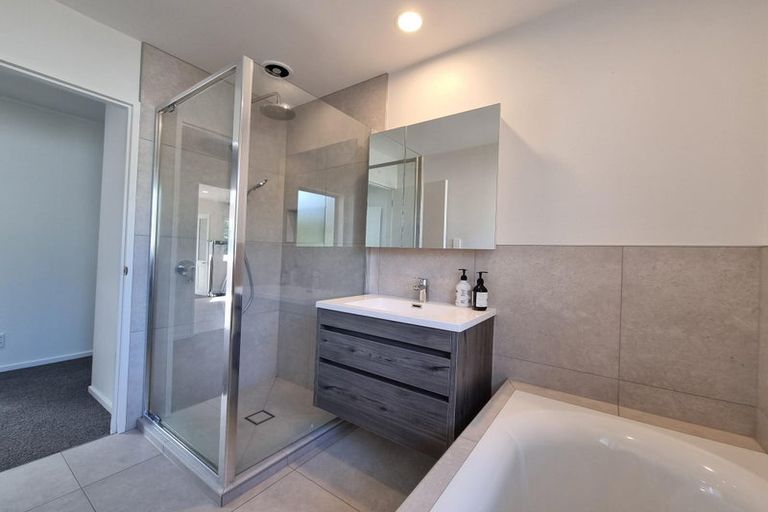 Photo of property in 2/74 College Road, Northcote, Auckland, 0627
