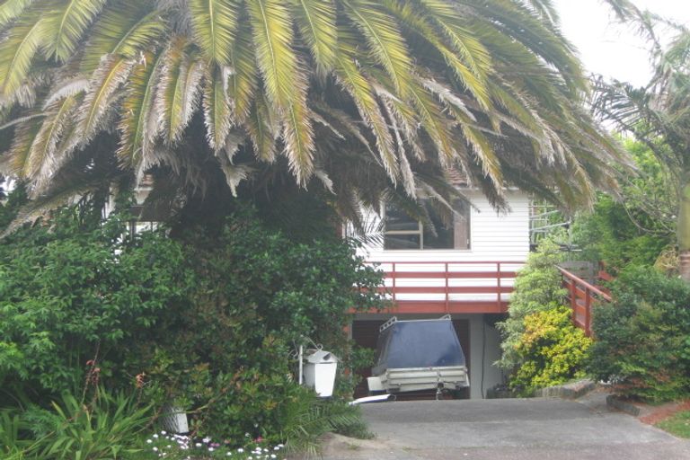 Photo of property in 13 Tower Hill, Stanmore Bay, Whangaparaoa, 0930