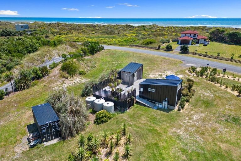 Photo of property in 47 Reay Mackay Grove, Waikawa Beach, Levin, 5573