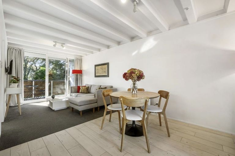 Photo of property in 3/73 Princes Street, Northcote Point, Auckland, 0627