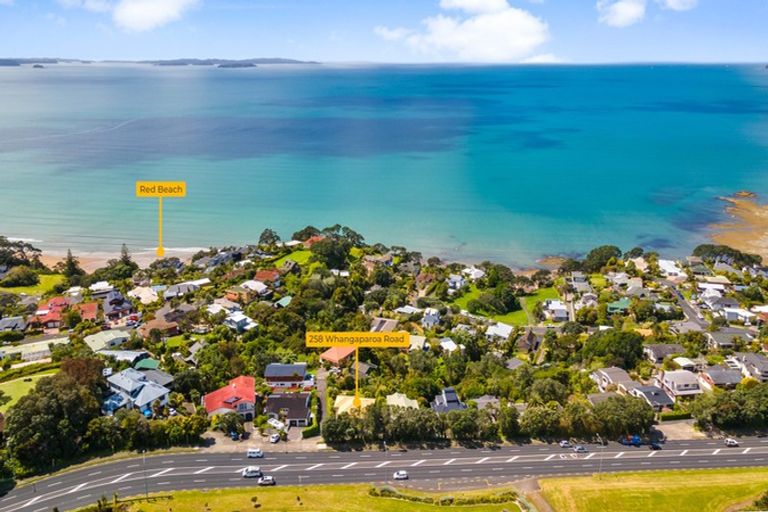 Photo of property in 258 Whangaparaoa Road, Red Beach, 0932